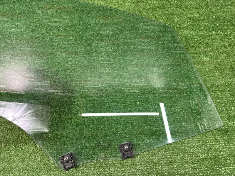 Стекло двери Citroen C4