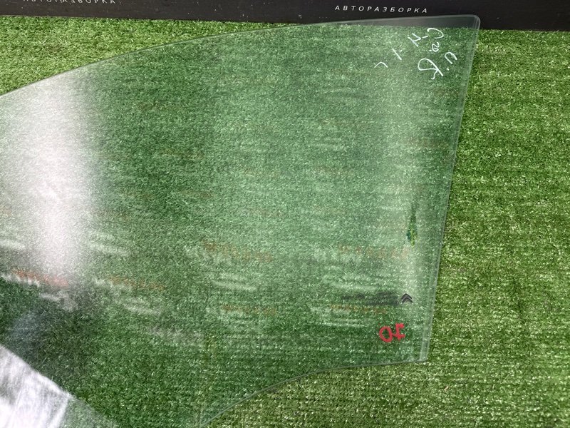 Стекло двери Citroen C4