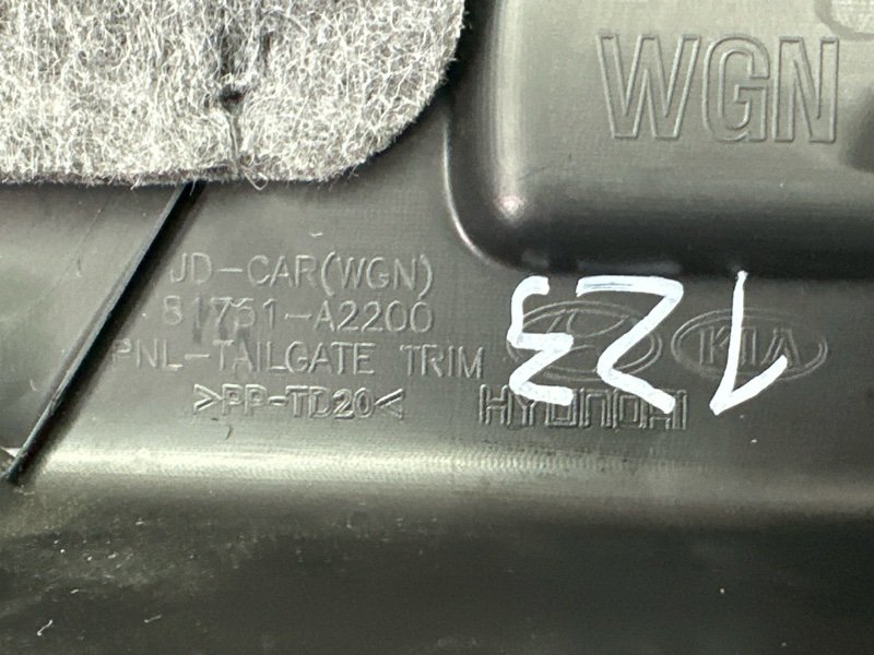 Обшивка крышки багажника Kia Ceed 2 2015 SW