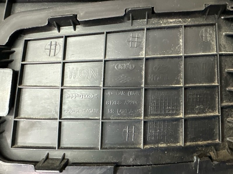 Обшивка крышки багажника Kia Ceed 2 2015 SW