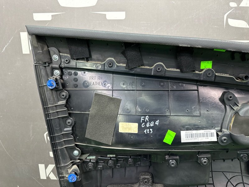 Обшивка двери Kia Ceed 2 2015 SW