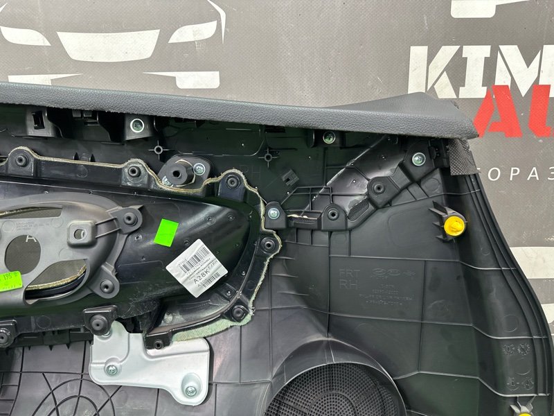 Обшивка двери Kia Ceed 2 2015 SW