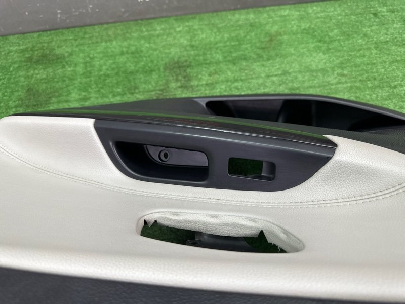 Обшивка двери Kia Ceed 2 2015 SW