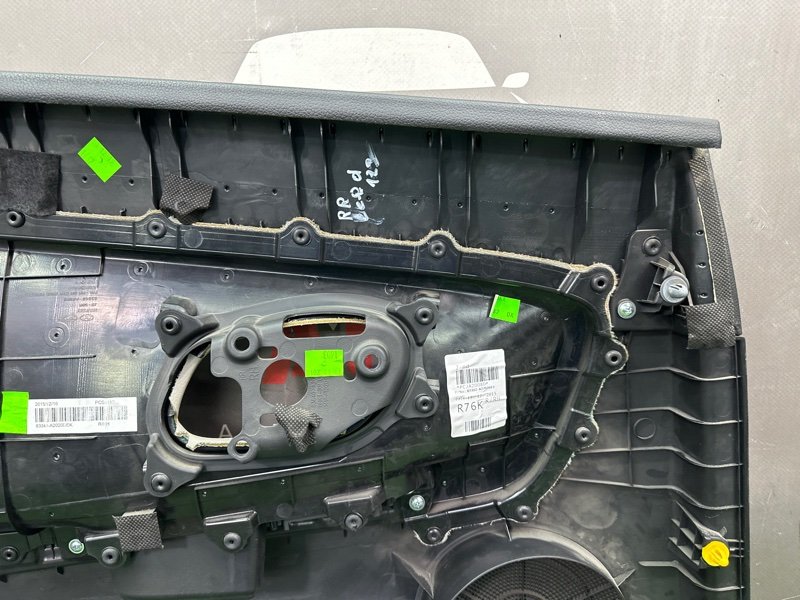 Обшивка двери Kia Ceed 2 2015 SW