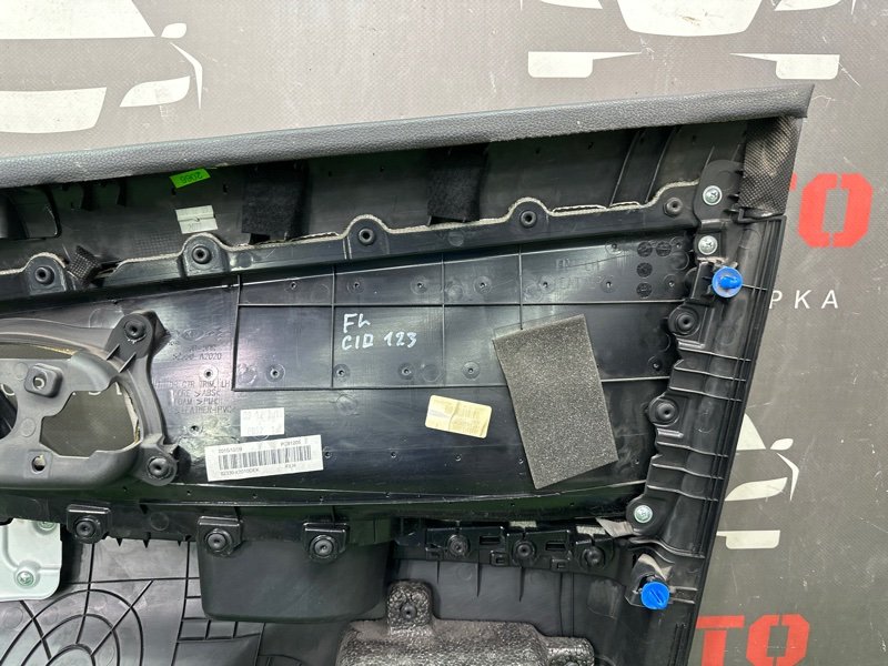 Обшивка двери Kia Ceed 2 2015 SW