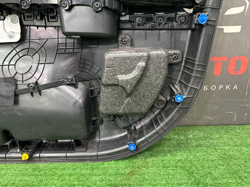 Обшивка двери Kia Ceed 2 2015 SW