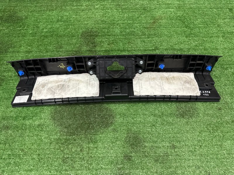 Накладка замка багажника Kia Ceed 2 2015 SW