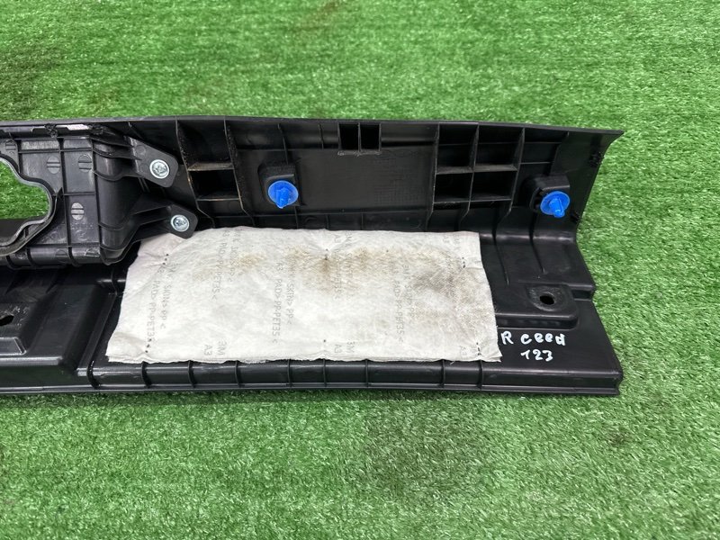 Накладка замка багажника Kia Ceed 2 2015 SW