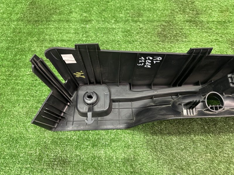 Опора полки багажника Kia Ceed 2 2015 SW