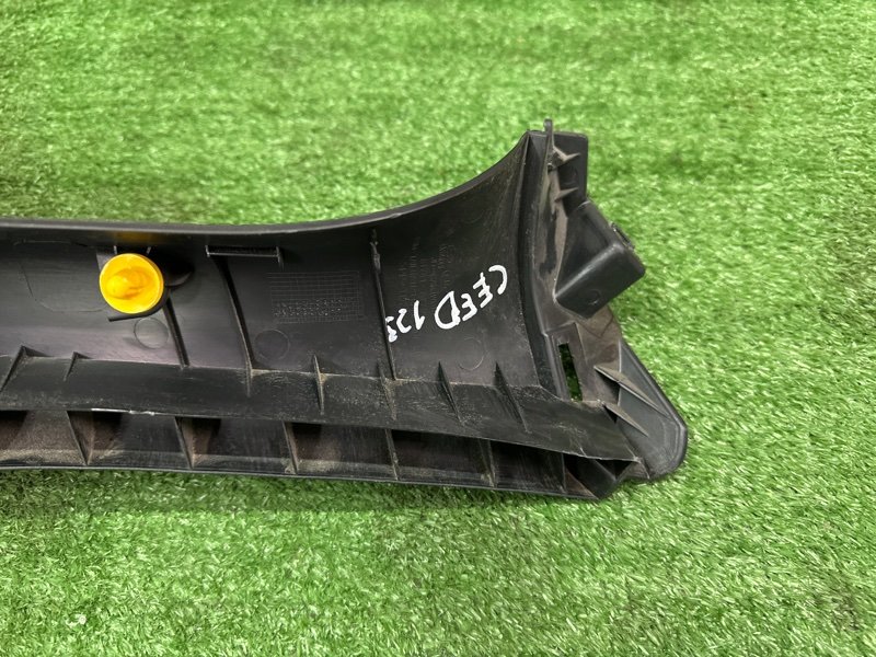 Обшивка крышки багажника Kia Ceed 2 2015 SW