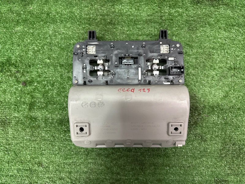 Плафон салонный с футляром для очков(очечник) Kia Ceed 2 2015 SW