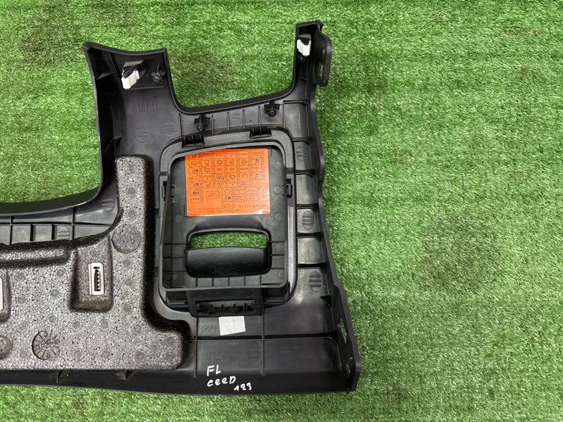 Накладка торпедо Kia Ceed 2 2015 SW