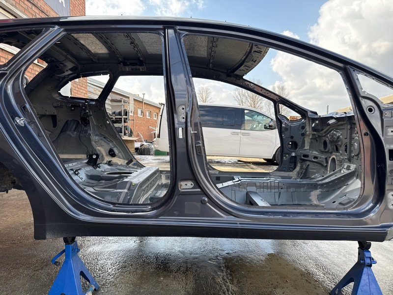 Порог со стойкой Kia Ceed 2 2015 SW