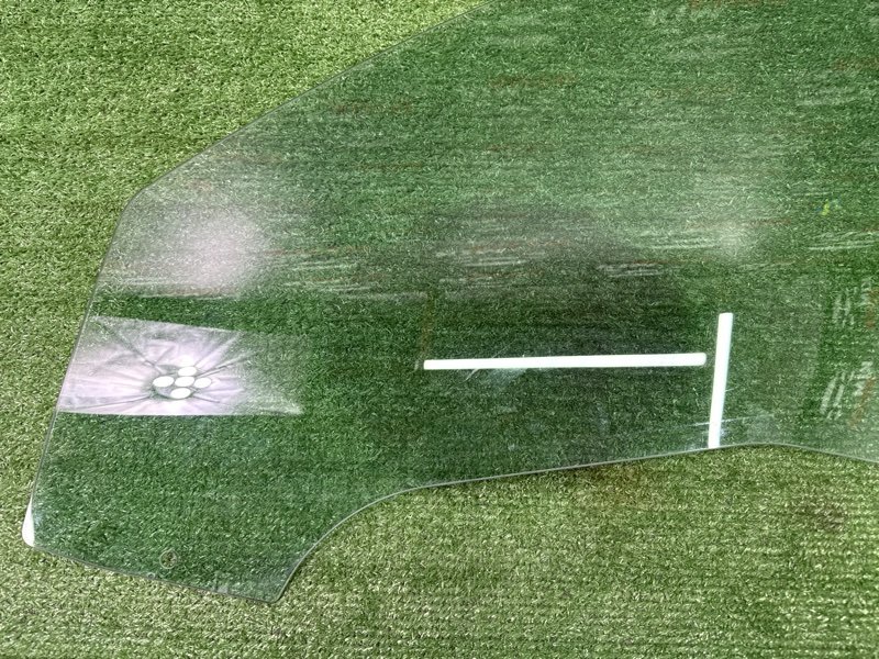 Стекло двери Peugeot 206