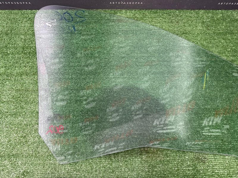 Стекло двери Peugeot 206
