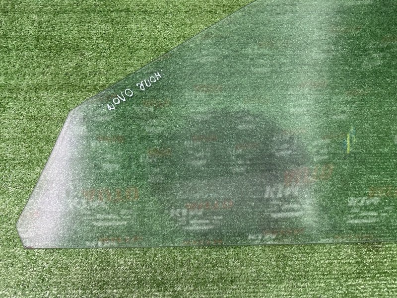 Стекло двери Volkswagen Polo