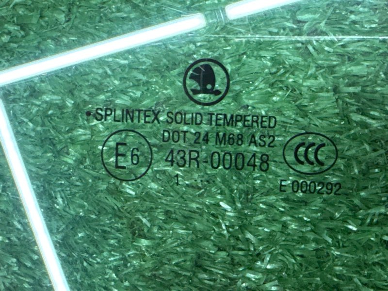 Стекло двери Skoda Octavia A5