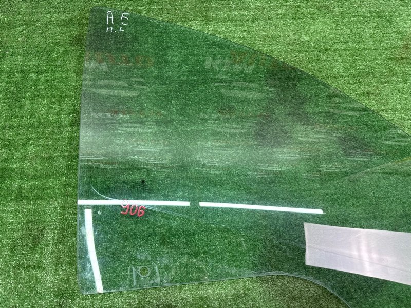 Стекло двери Skoda Octavia A5