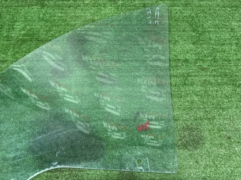 Стекло двери Skoda Octavia A5