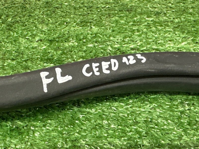 Уплотнитель проема двери Kia Ceed 2 2015 SW