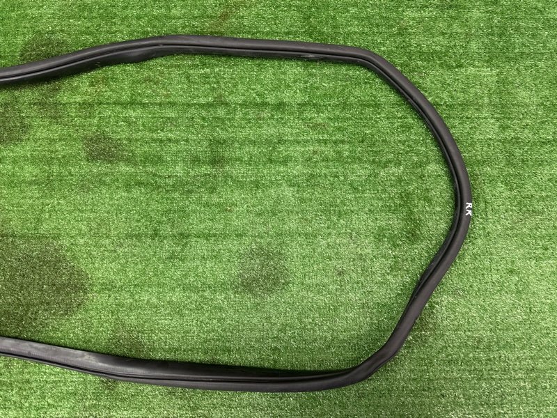 Уплотнитель проема двери Kia Ceed 2 2015 SW