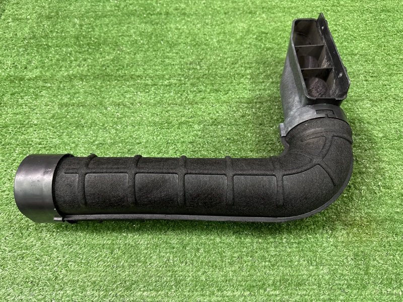 Воздухозаборник Kia Ceed 2 2015 SW