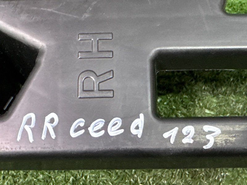 Кронштейн бампера Kia Ceed 2 2015 SW