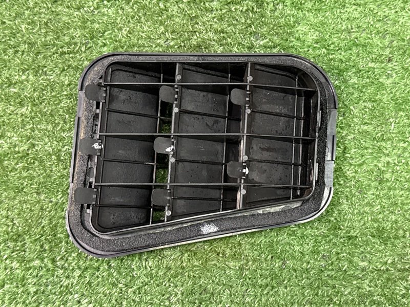 Решетка вентиляционная Kia Ceed 2 2015 SW