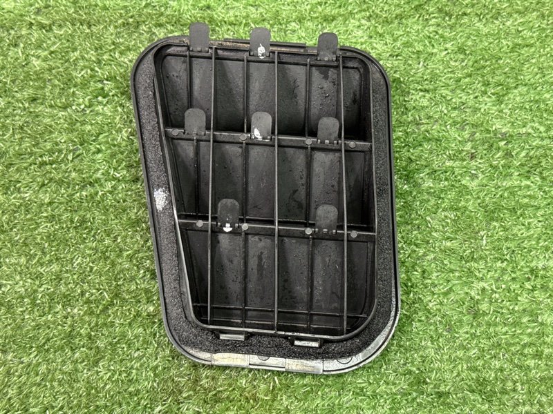 Решетка вентиляционная Kia Ceed 2 2015 SW