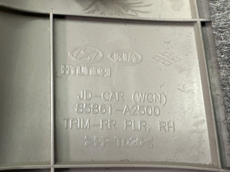 Накладка стойки кузова Kia Ceed 2 2015 SW