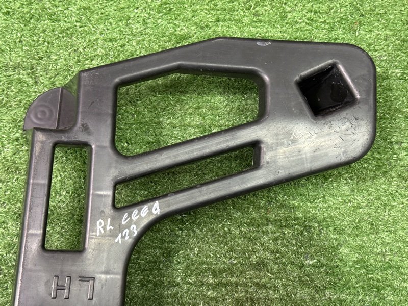 Кронштейн бампера Kia Ceed 2 2015 SW