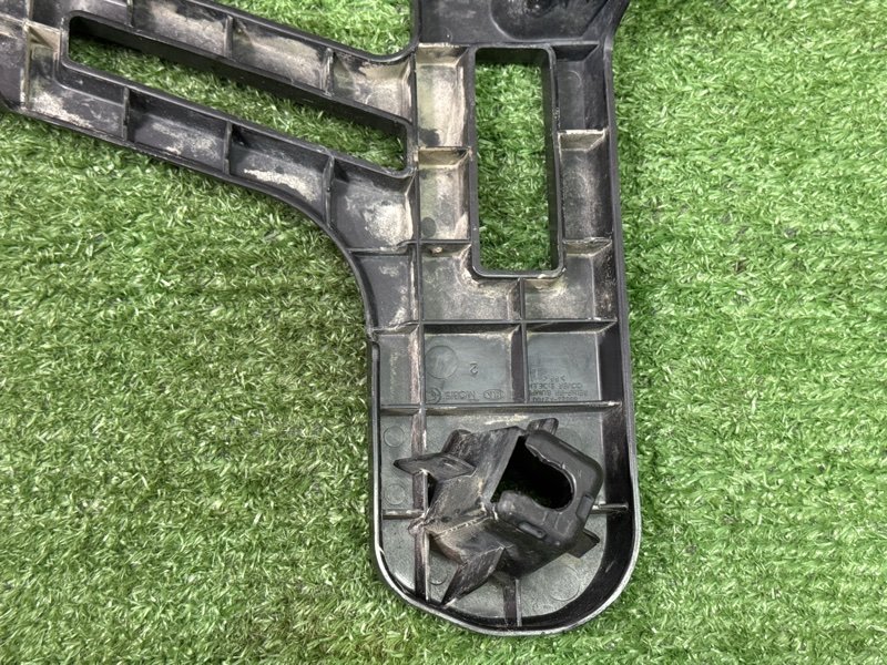 Кронштейн бампера Kia Ceed 2 2015 SW