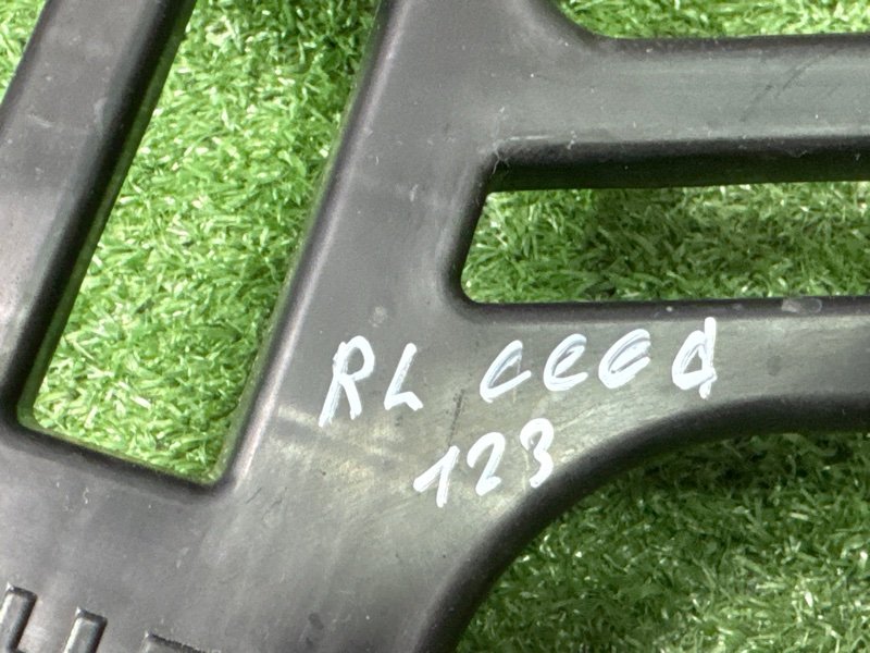 Кронштейн бампера Kia Ceed 2 2015 SW