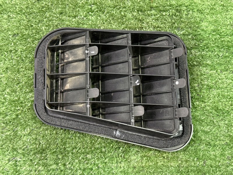 Решетка вентиляционная Kia Ceed 2 2015 SW