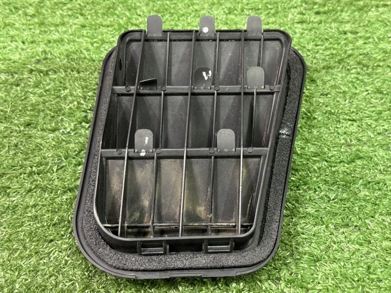 Решетка вентиляционная Kia Ceed 2 2015 SW