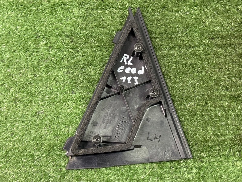 Накладка двери треугольник Kia Ceed 2 2015 SW