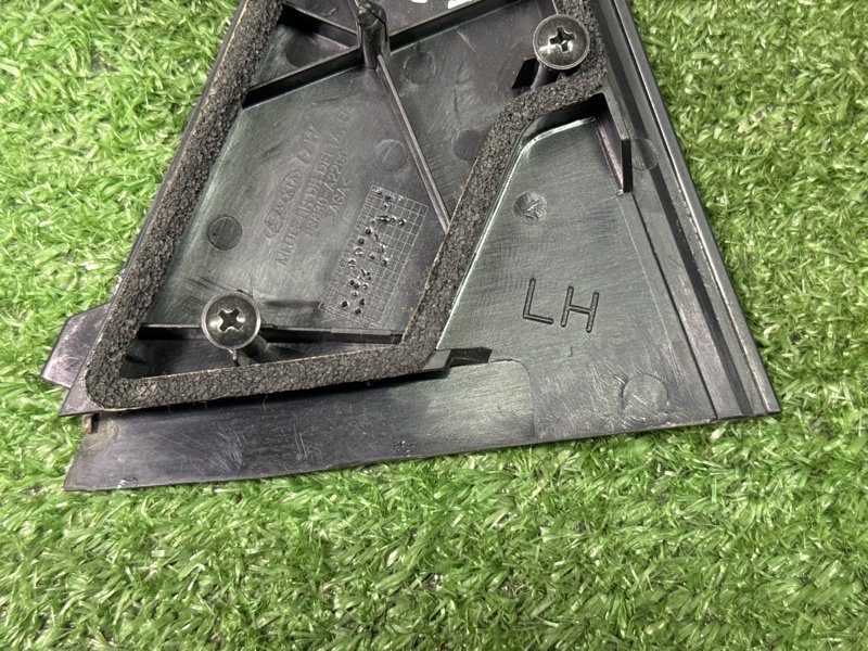 Накладка двери треугольник Kia Ceed 2 2015 SW