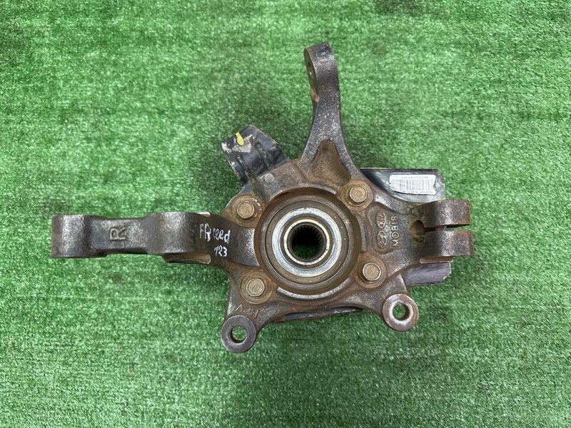 Кулак поворотный Kia Ceed 2 2015 SW