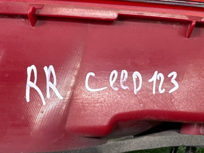 Фонарь в крышку багажника Kia Ceed 2 2015 SW