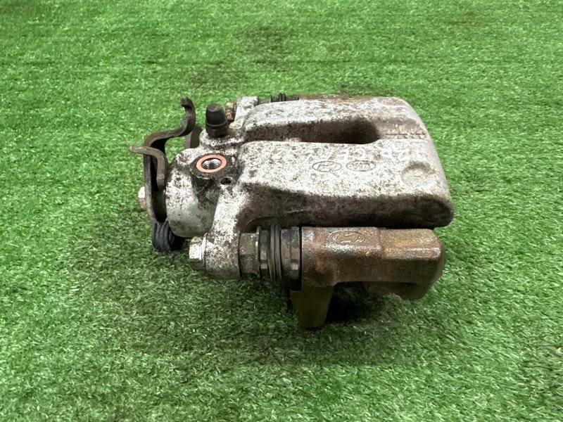 Суппорт тормозной Kia Ceed 2 2015 SW