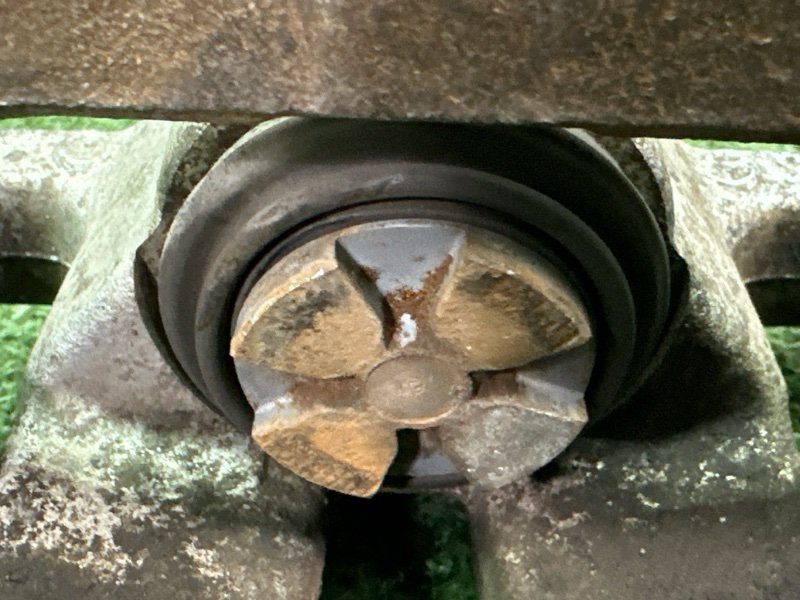 Суппорт тормозной Kia Ceed 2 2015 SW