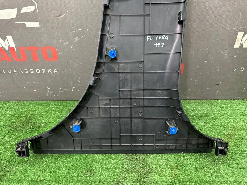 Накладка центральной стойки нижняя Kia Ceed 2 2015 SW