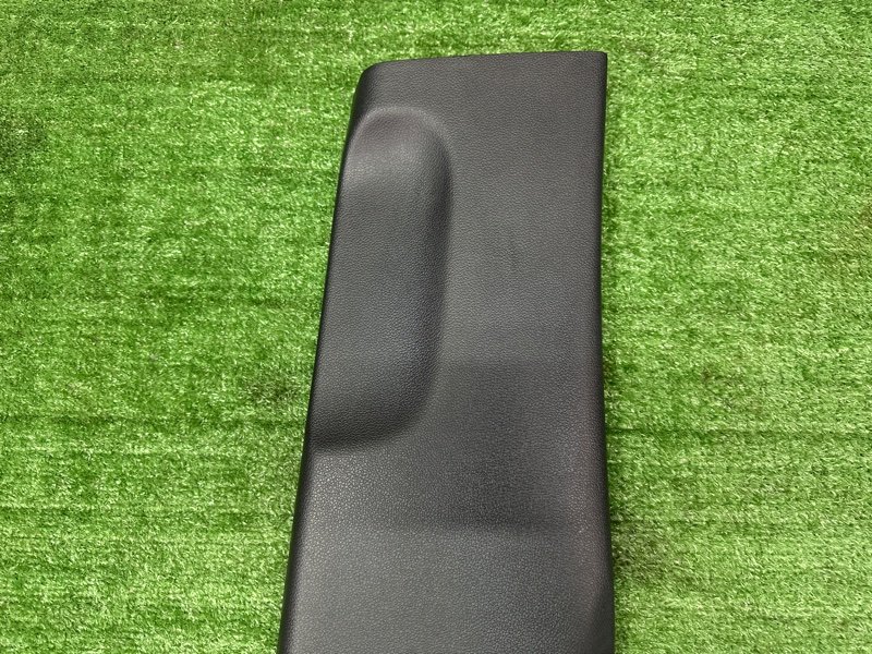 Накладка центральной стойки нижняя Kia Ceed 2 2015 SW