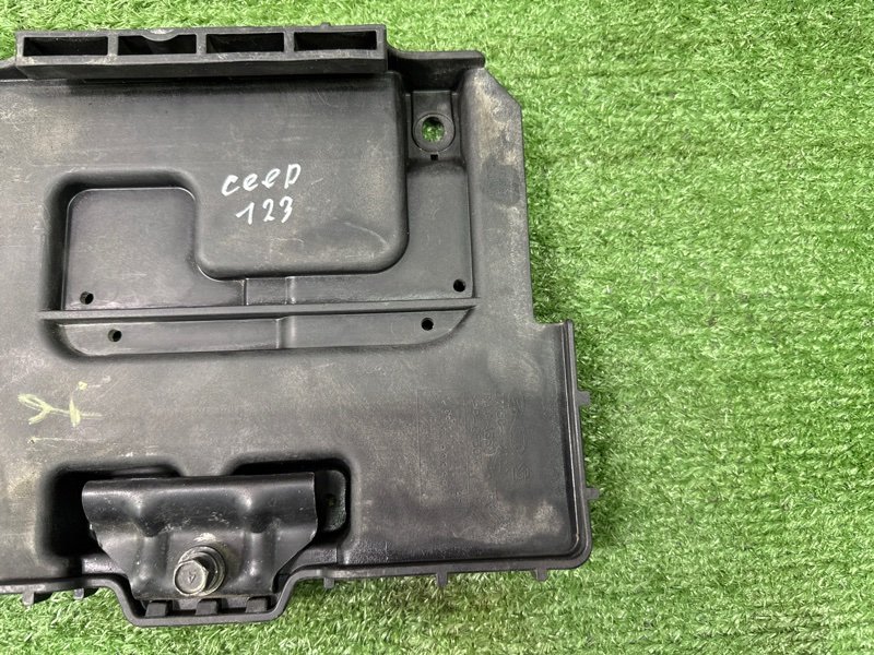 Площадка под АКБ Kia Ceed 2 2015 SW