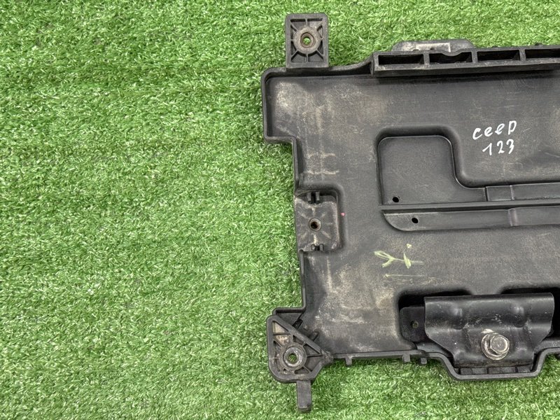 Площадка под АКБ Kia Ceed 2 2015 SW