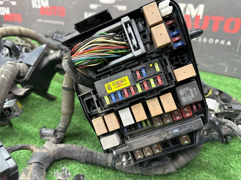 Проводка моторного отсека с блоком предохранителей Kia Ceed 2 2015 SW