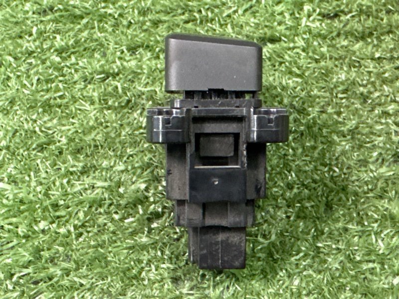 Кнопка аварийной сигнализации Kia Ceed 2 2015 SW