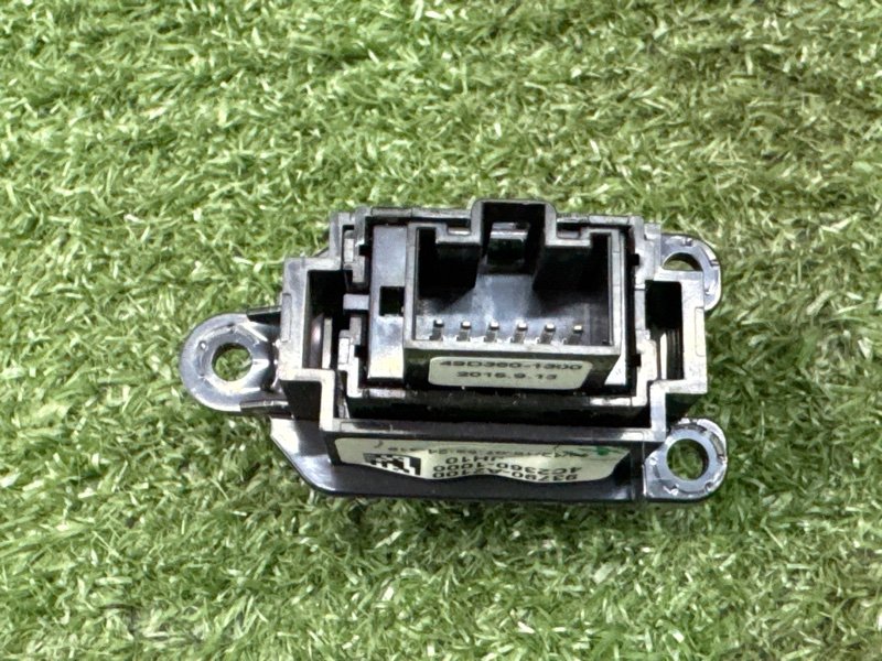 Кнопка аварийной сигнализации Kia Ceed 2 2015 SW