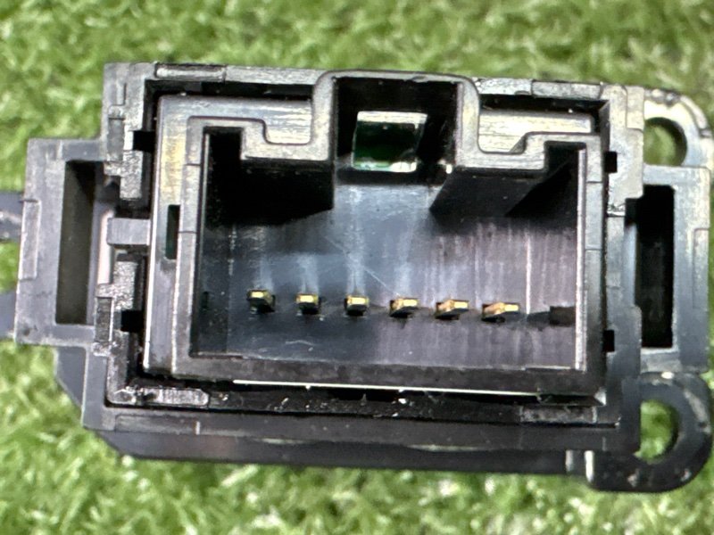 Кнопка аварийной сигнализации Kia Ceed 2 2015 SW