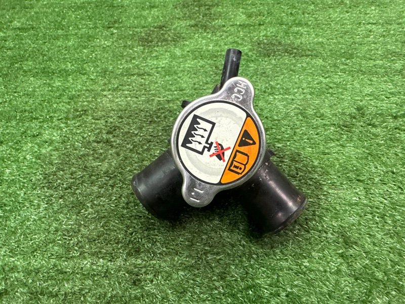 Горловина радиатора с крышкой Kia Ceed 2 2015 SW